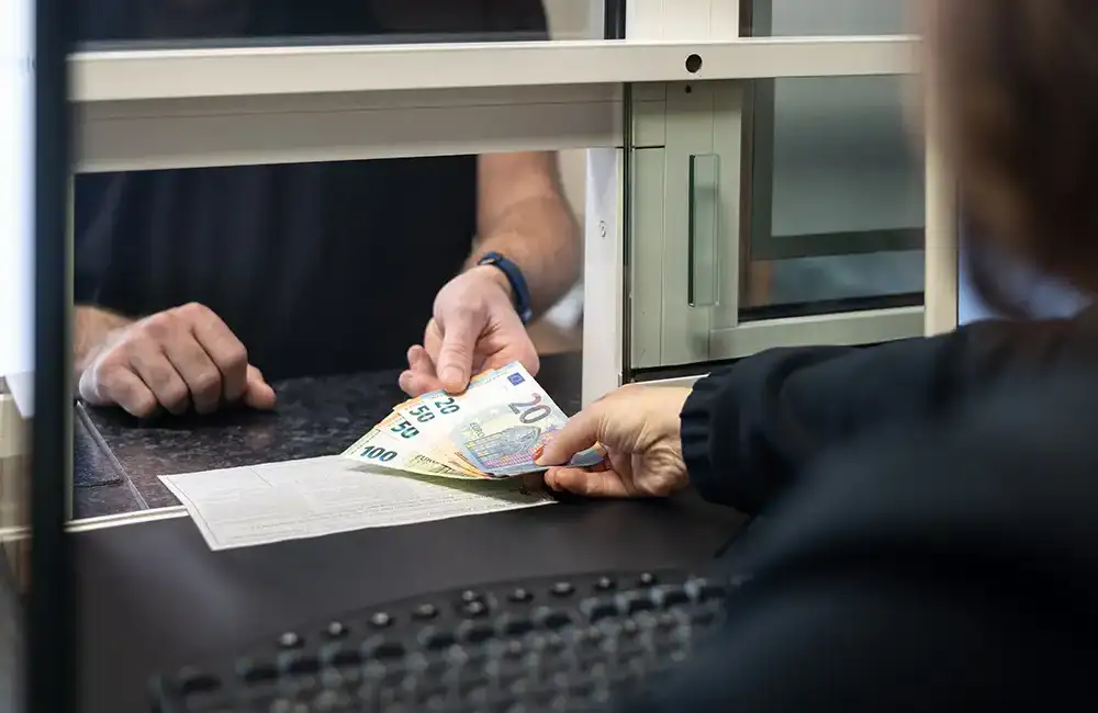 Bargeldausgabe für Schmuck und Münzen